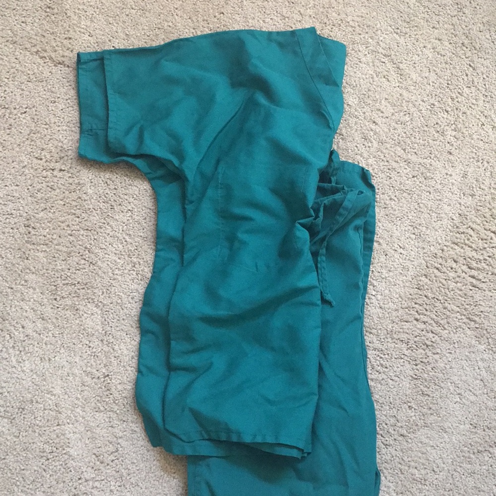 Landeau Scrubs Small top and bottom